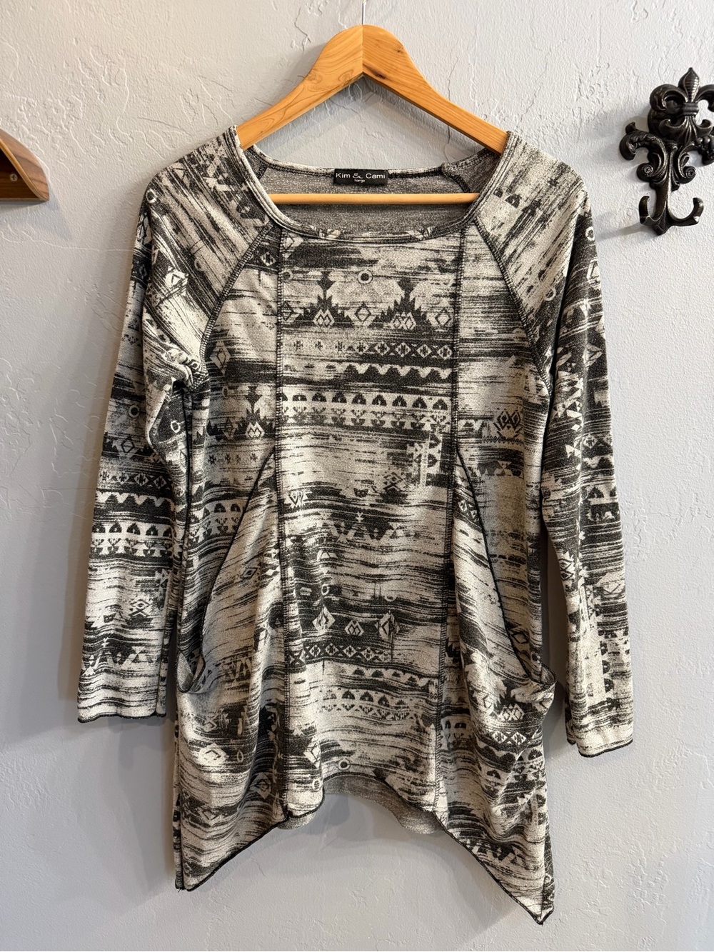 Kim & Cami Black & Cream Aztec Print Long Sleeve Tunic